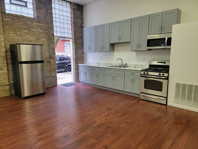Building Photo - 1341 N Washtenaw Ave