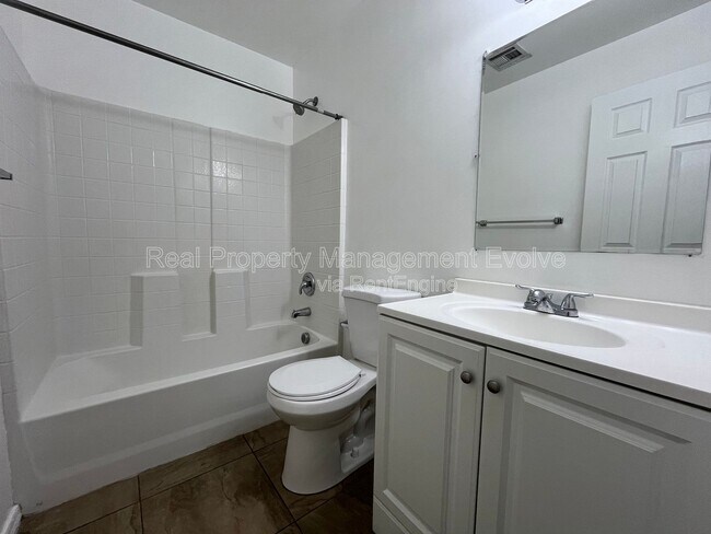 Building Photo - 10402 N 9th Ave