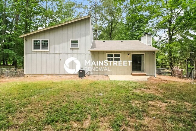 Building Photo - 3 Bedroom Pet-Friendly Home in Rex, GA wit...