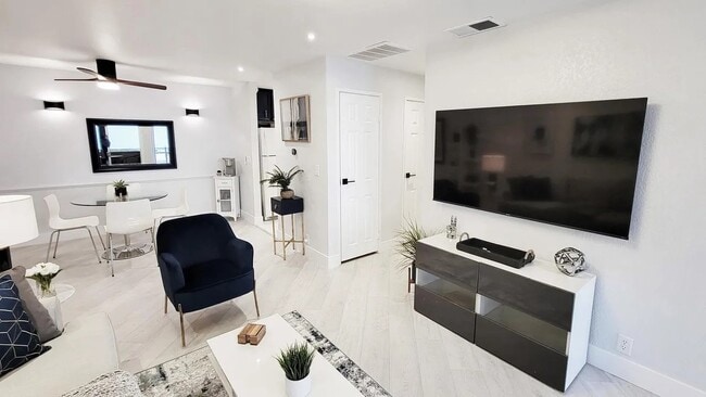 Building Photo - 2857 N Los Felices Rd