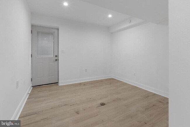 Building Photo - 3284 Annandale Rd