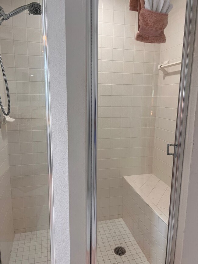 Building Photo - 2BR+Office with sleeper/2BA Single Family ...