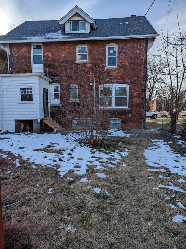 Building Photo - 73 Woodland St