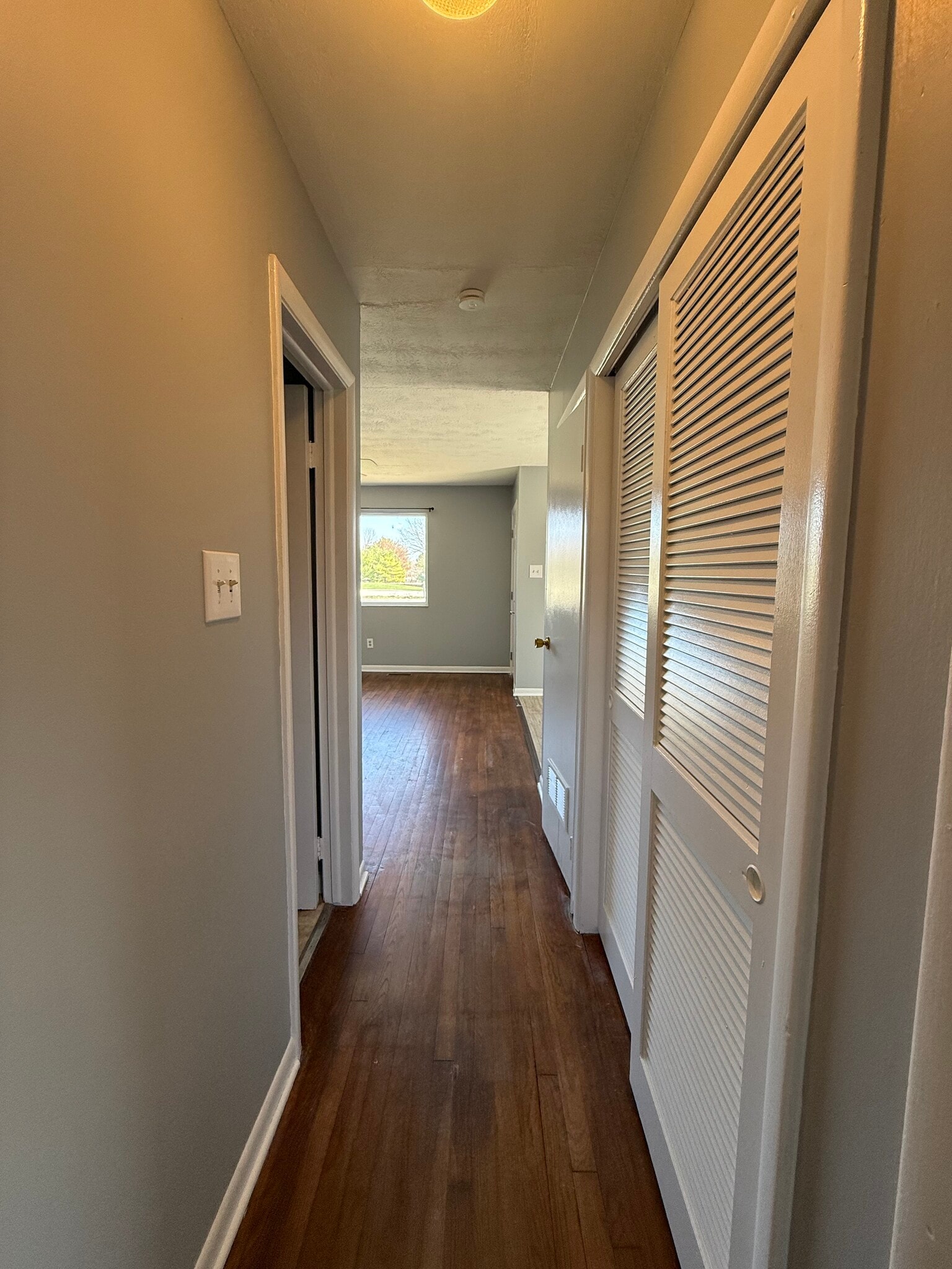 Building Photo - 916 N Avon Ave