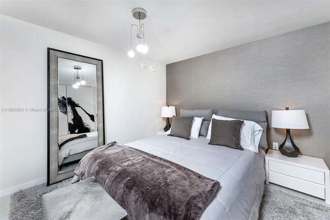 Building Photo - 1000 Brickell Plaza