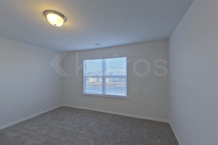 Building Photo - 120 Western Red Cedar Dr