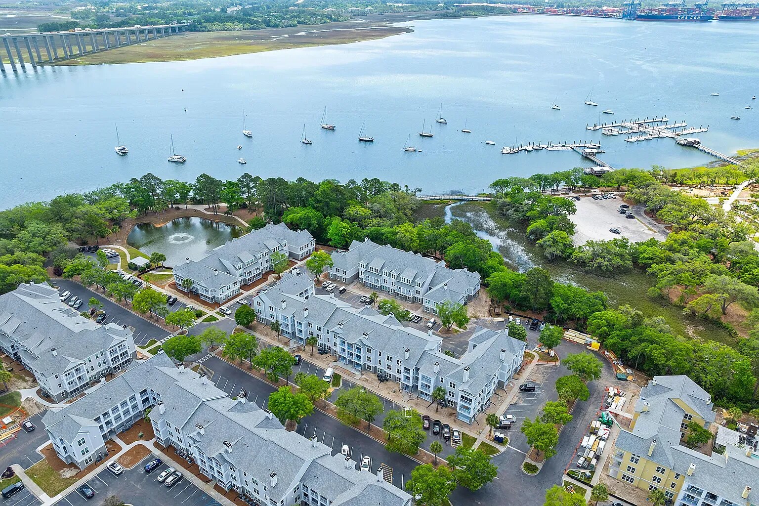 Building Photo - 130 River Landing Dr