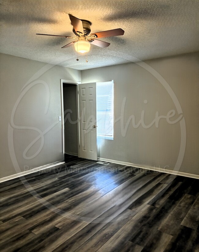 Building Photo - 5623 N Northwood Terrace