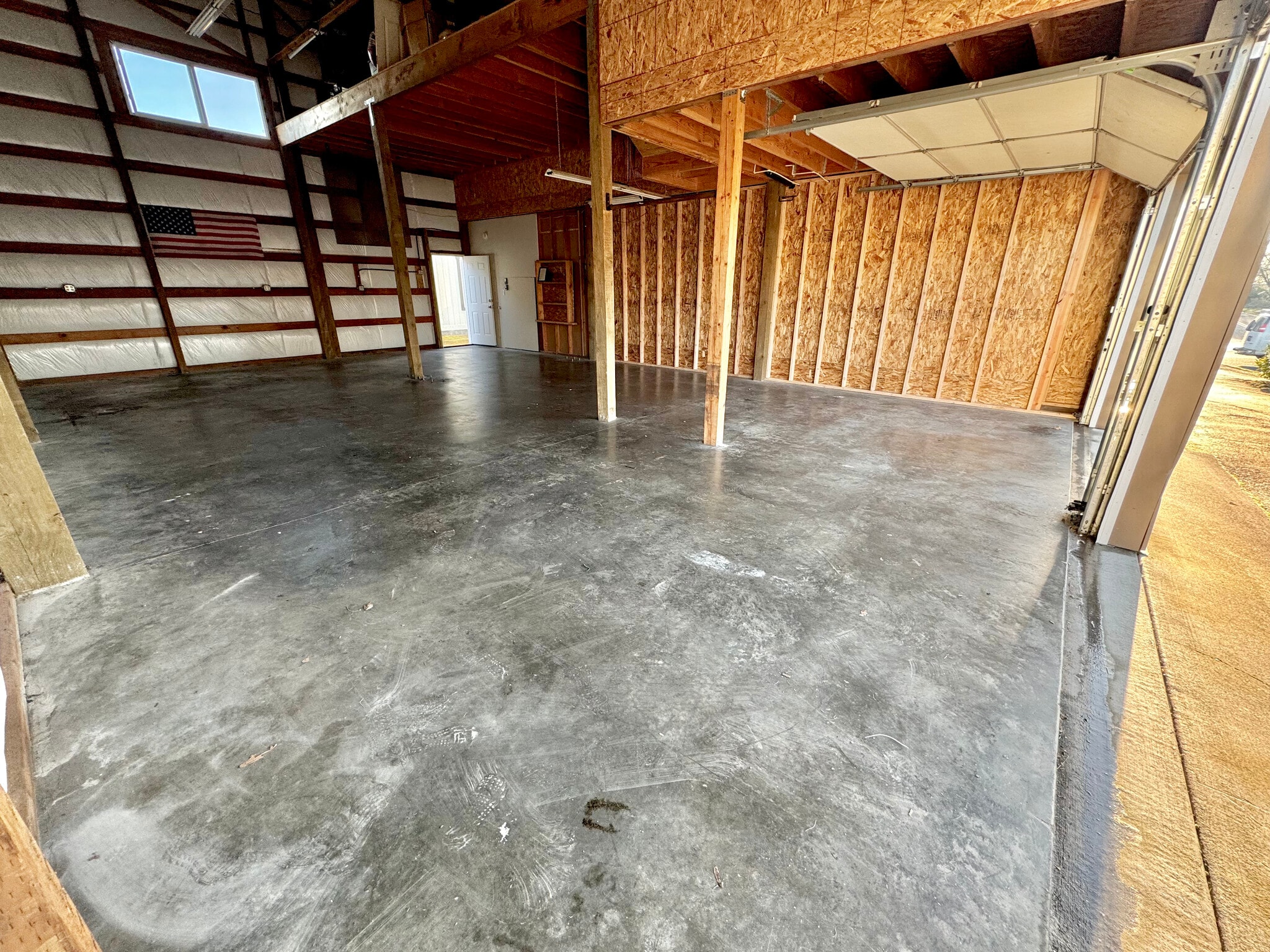 Garage / Large Bay Shop - 3204 Locust Ave