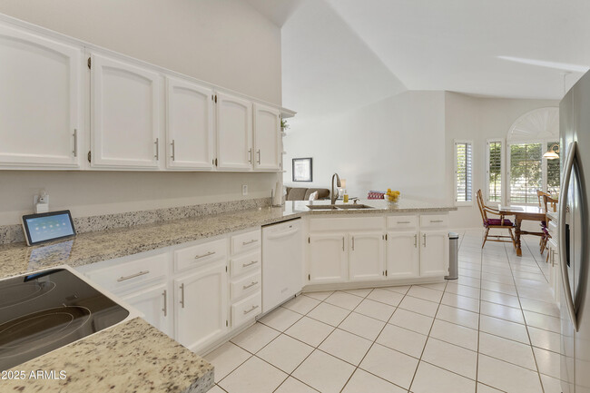 Building Photo - 11115 E Bellflower Ct