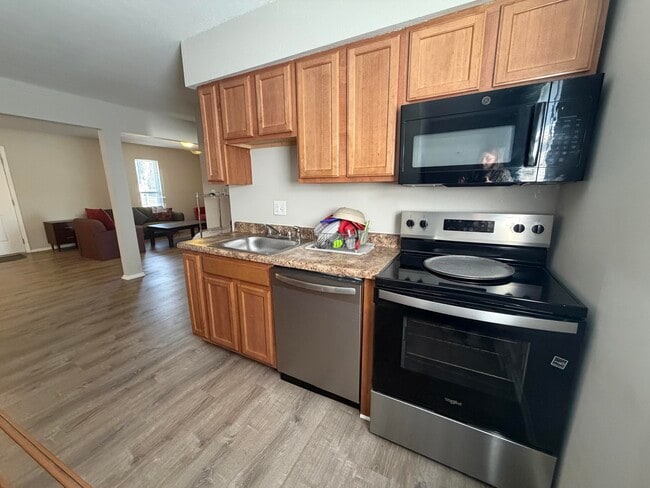 Building Photo - 203 Wheaton Ct