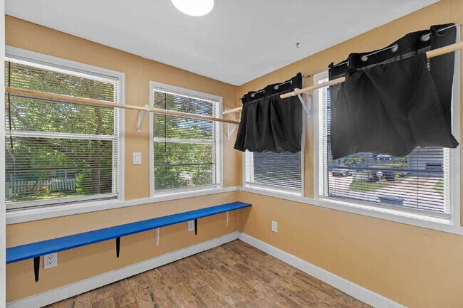 Building Photo - 166 Kingston Ave