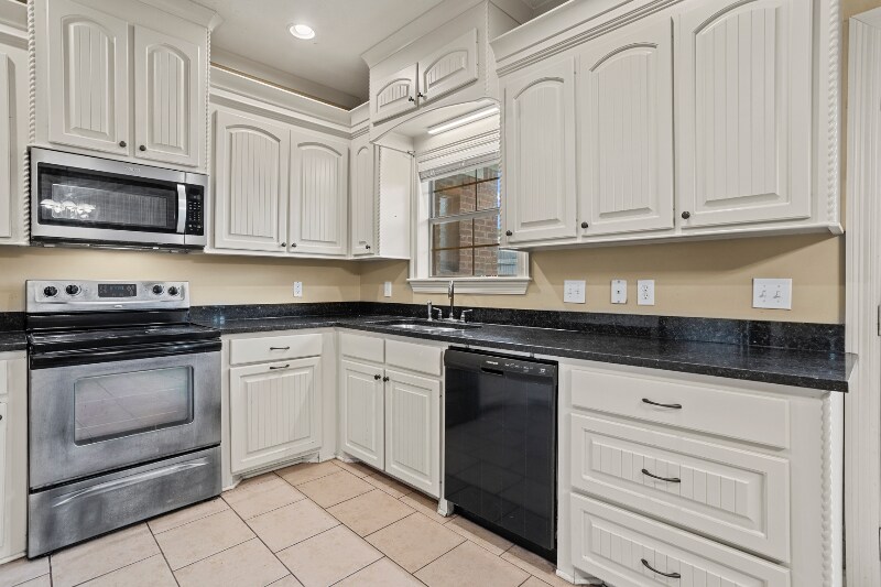 Building Photo - 420 Silver Hill Dr