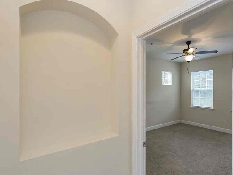 Building Photo - 8605 Peckham Ln
