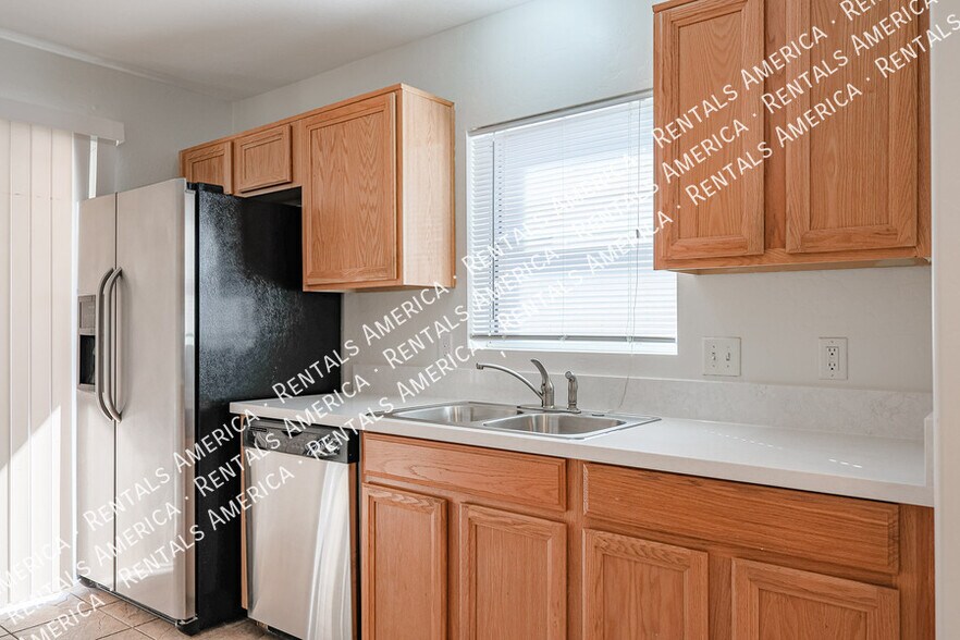 Building Photo - 13421 W Keim Dr