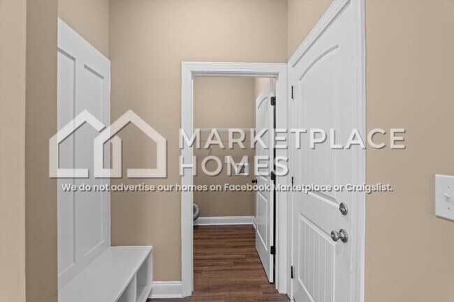 Building Photo - 108 James St