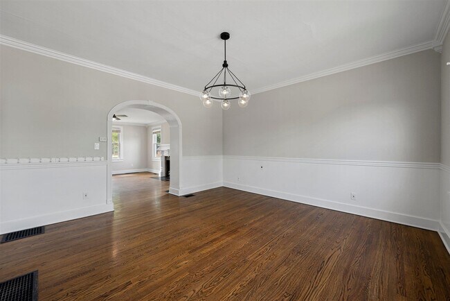 Building Photo - 943 Nutwood St