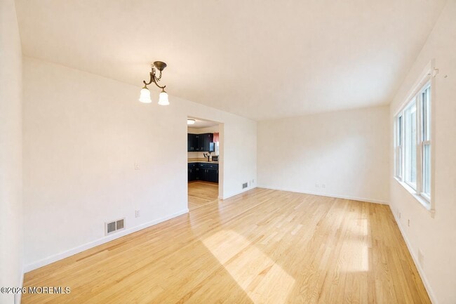 Building Photo - 32 Lake Ave