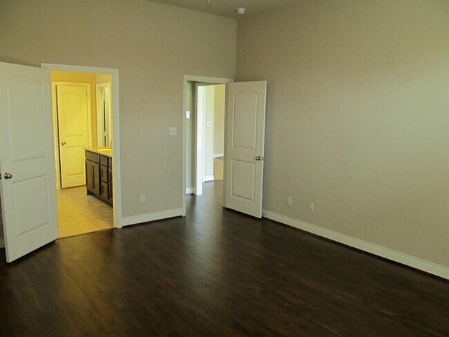 Building Photo - 14104 Green Thicket Dr