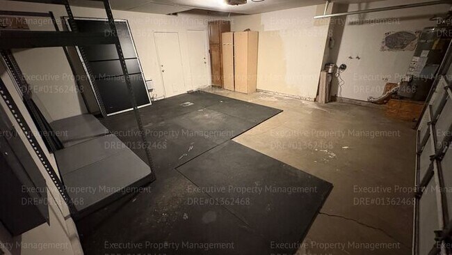 Building Photo - 3 bedroom 2 bathroom home with pool and near shopping centers.
