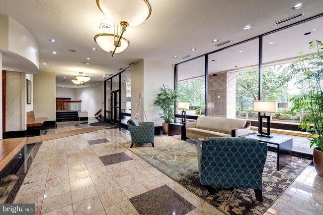 Building Photo - 203 Yoakum Pkwy