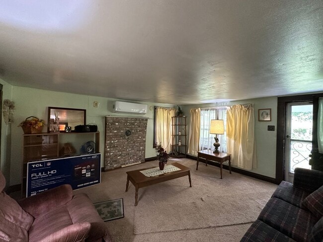 Building Photo - 3 bedroom/1 bath house  Fall Branch, TN