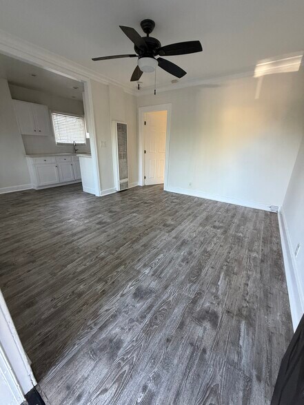 Building Photo - 5313 S Manhattan Pl