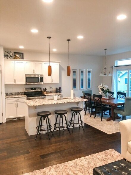 Building Photo - 4162 Cresthaven Ln