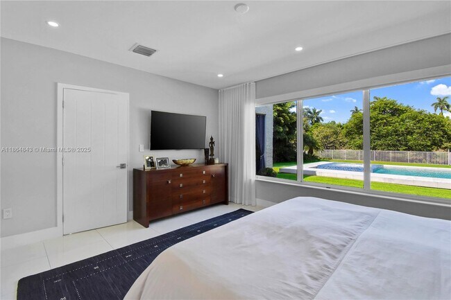 Building Photo - 14441 S Biscayne River Dr