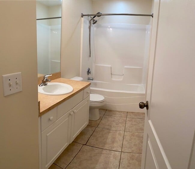 Building Photo - 1900 Kismet Pkwy W