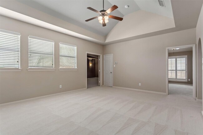 Building Photo - 921 Pine Burst Dr