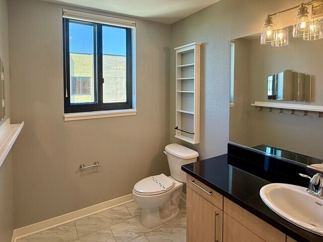 Building Photo - Spacious, Luxurious Modern 2 Bedroom, 2 Bathroom condo on the Top Floor of the Highly Desired Pla...