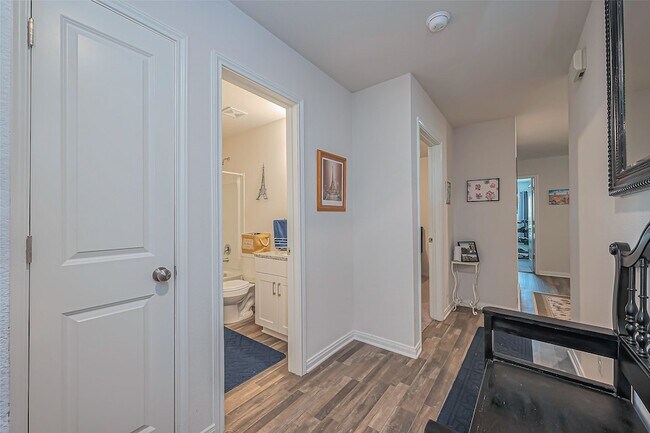 Building Photo - 15708 Del Norte Dr