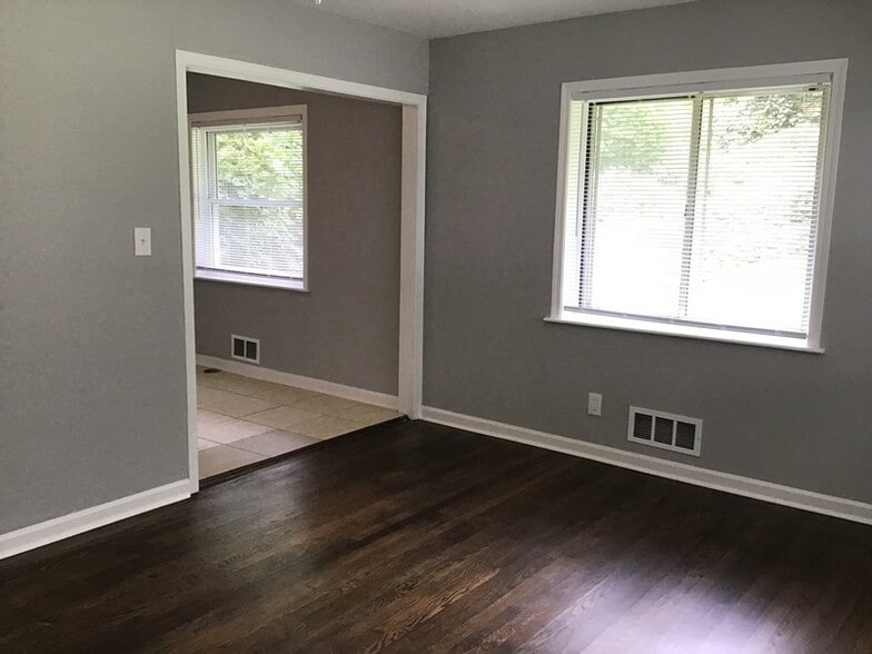 Building Photo - 1907 Lyle Ave