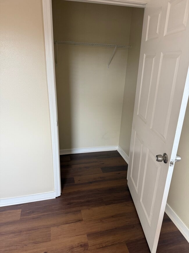 Building Photo - Angelique