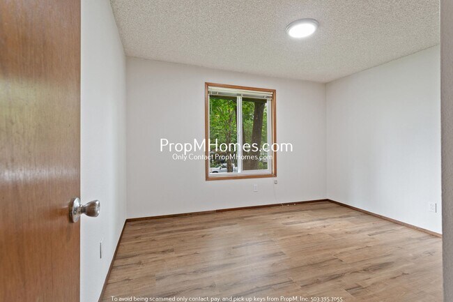 Building Photo - 5870 SW 192nd Ave