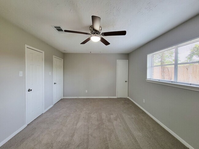 Building Photo - REMODELED 4 BEDROOM 2 BATH LEASE HOME IN H...