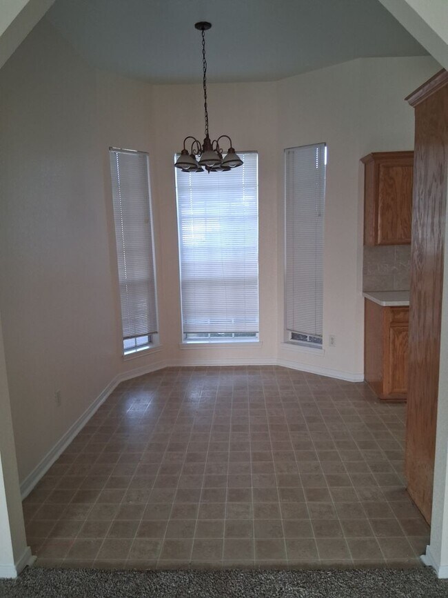 Building Photo - New Carpet & Paint