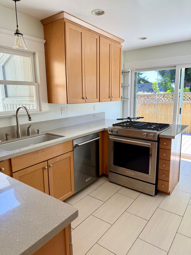 Building Photo - Charming Mission Hills Craftsman