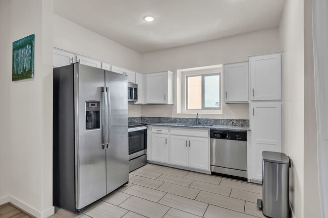 Building Photo - 2272 W Harmont Dr