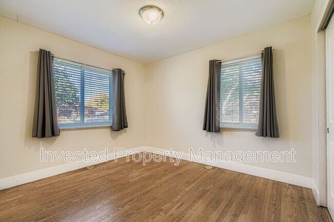 Building Photo - 2400 Pontiac St