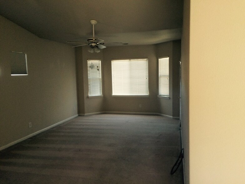 Building Photo - 210 River Front Dr