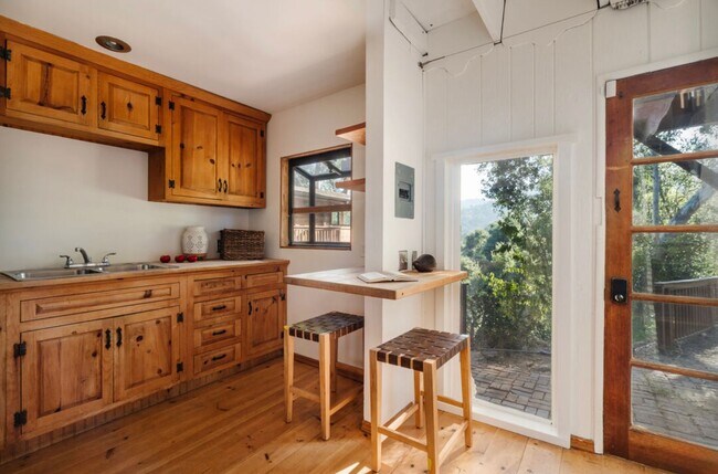 Building Photo - 517 Canon View Trail