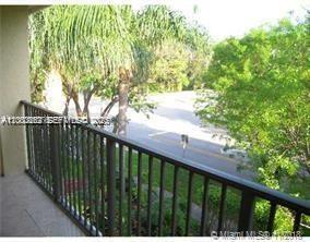 Building Photo - 620 S Park Rd