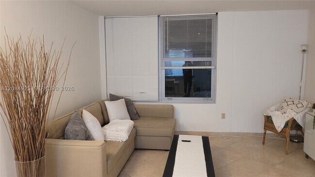 Building Photo - 2899 Collins Ave