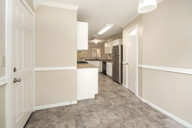 Building Photo - 9046 Smokehollow Dr