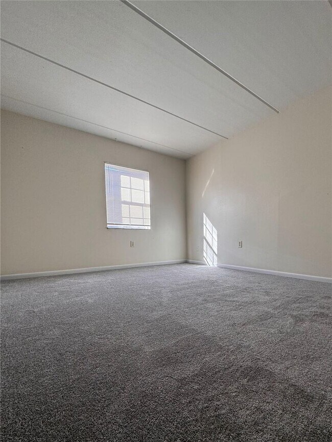 Building Photo - Holiday Special-Charming 2 Bedroom 1 bath unit at Habana Park!