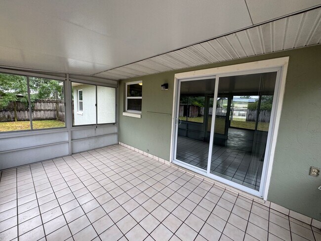 Building Photo - Lovely 3 Bedroom, 2 Bathroom Home in the Heart of Deltona!!
