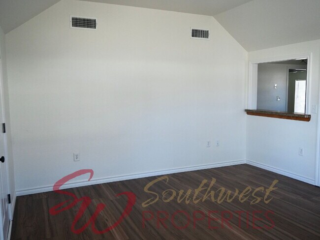 Building Photo - Good looking 3 bedroom 2 bath with huge yard!