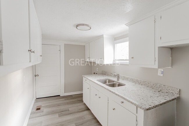 Building Photo - 3920 Meritas Dr